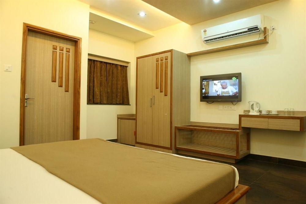 Hotel Trimoorti Kolkata Ngoại thất bức ảnh