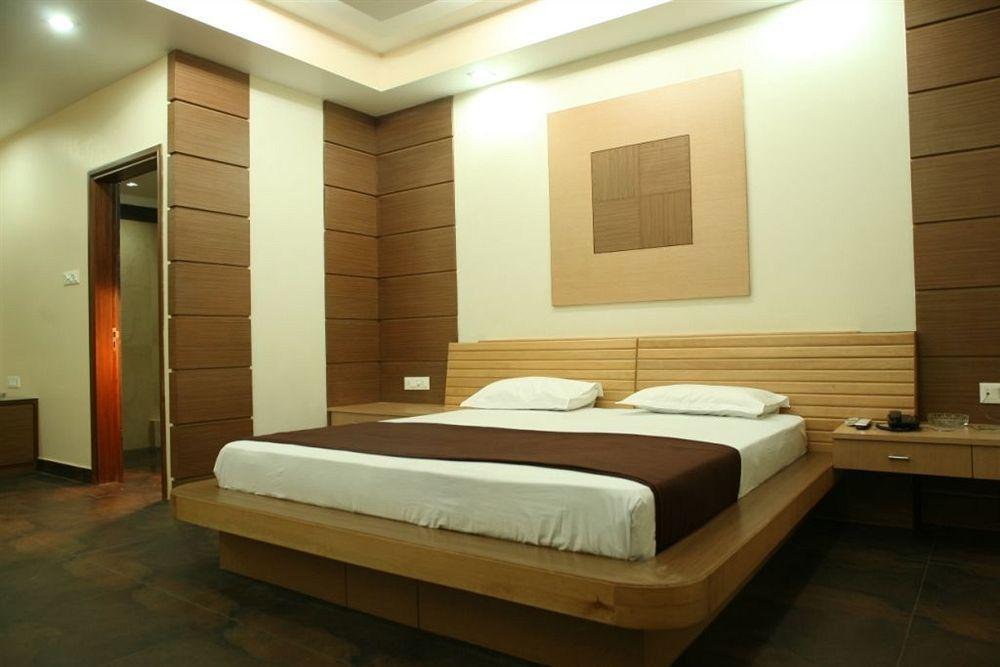 Hotel Trimoorti Kolkata Ngoại thất bức ảnh