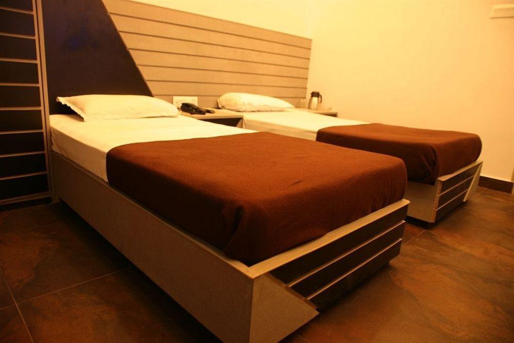 Hotel Trimoorti Kolkata Ngoại thất bức ảnh