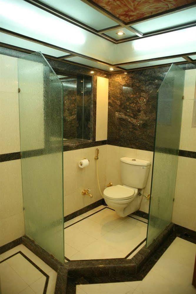 Hotel Trimoorti Kolkata Ngoại thất bức ảnh
